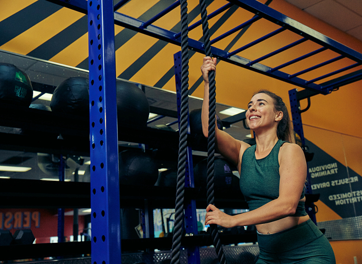 people using battle ropes