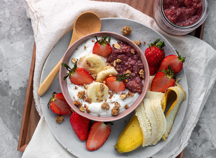 Yogurt, Banana, strawberries