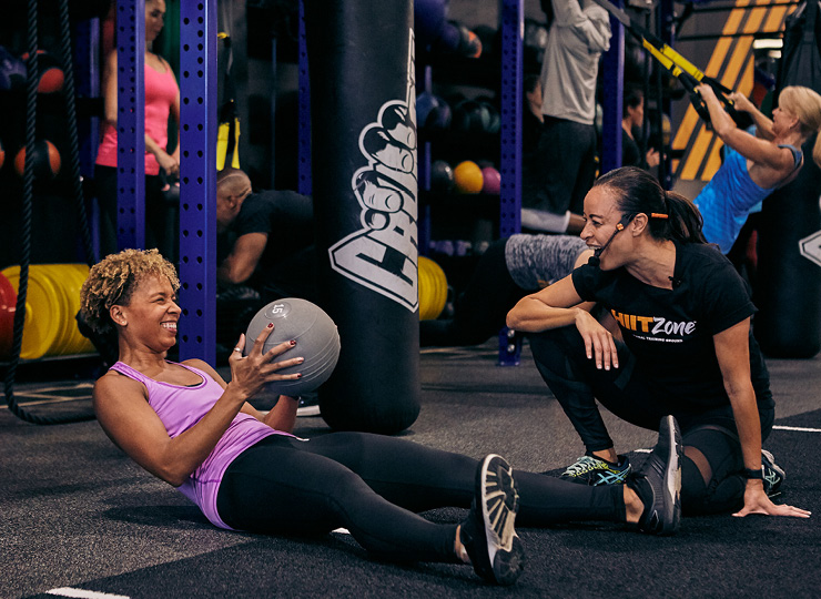 Personal trainer training their client