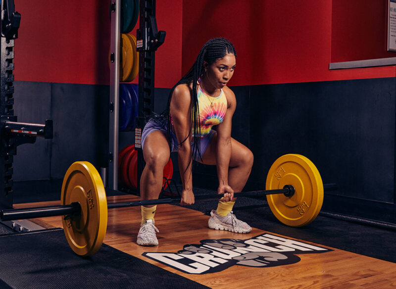 woman doing deadlift 